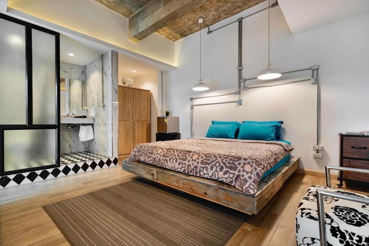 Blu Cabin Ari Stylish Gay Poshtel Bangkok Exterior photo