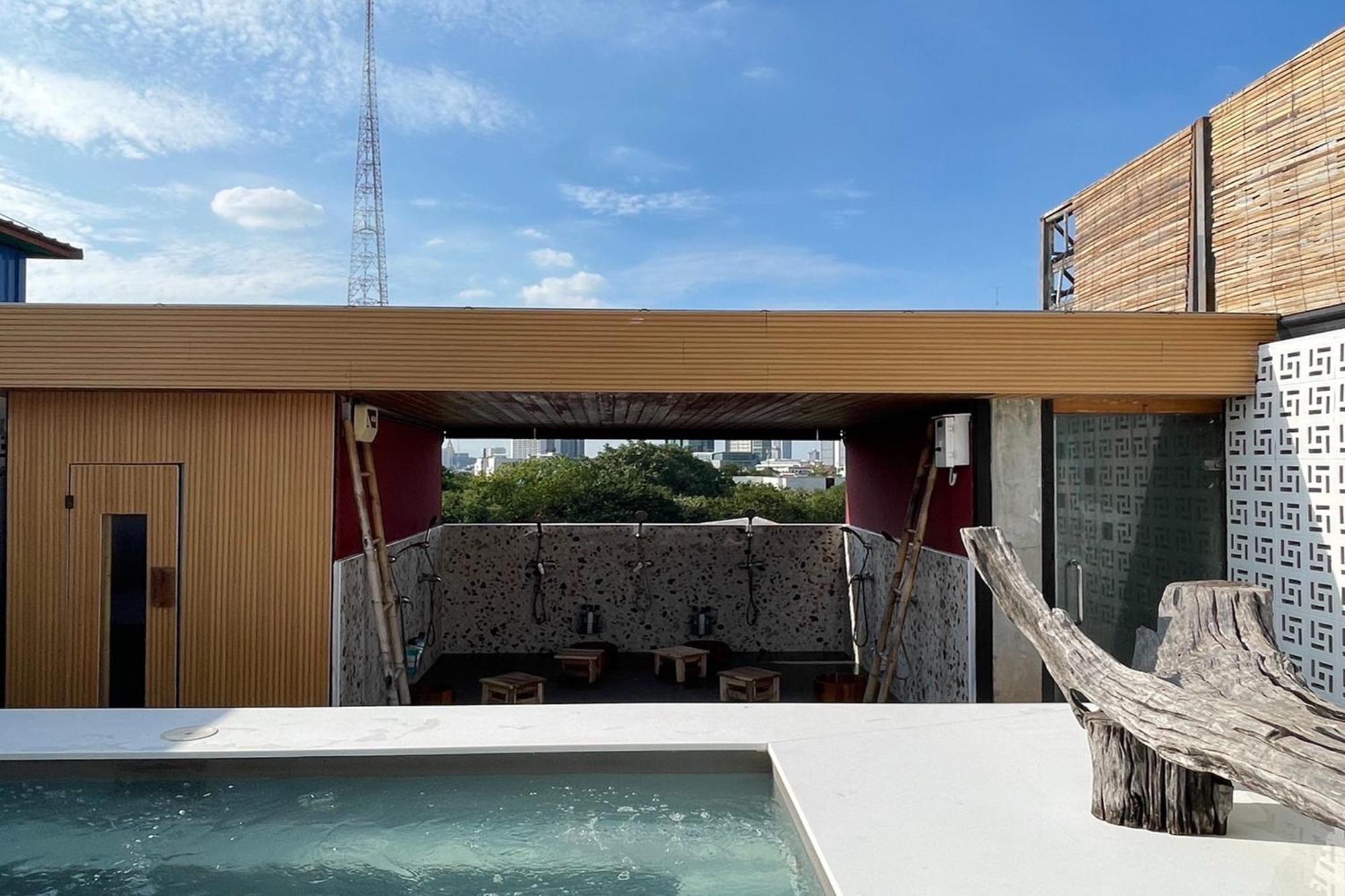 Blu Cabin Ari Stylish Gay Poshtel Bangkok Exterior photo