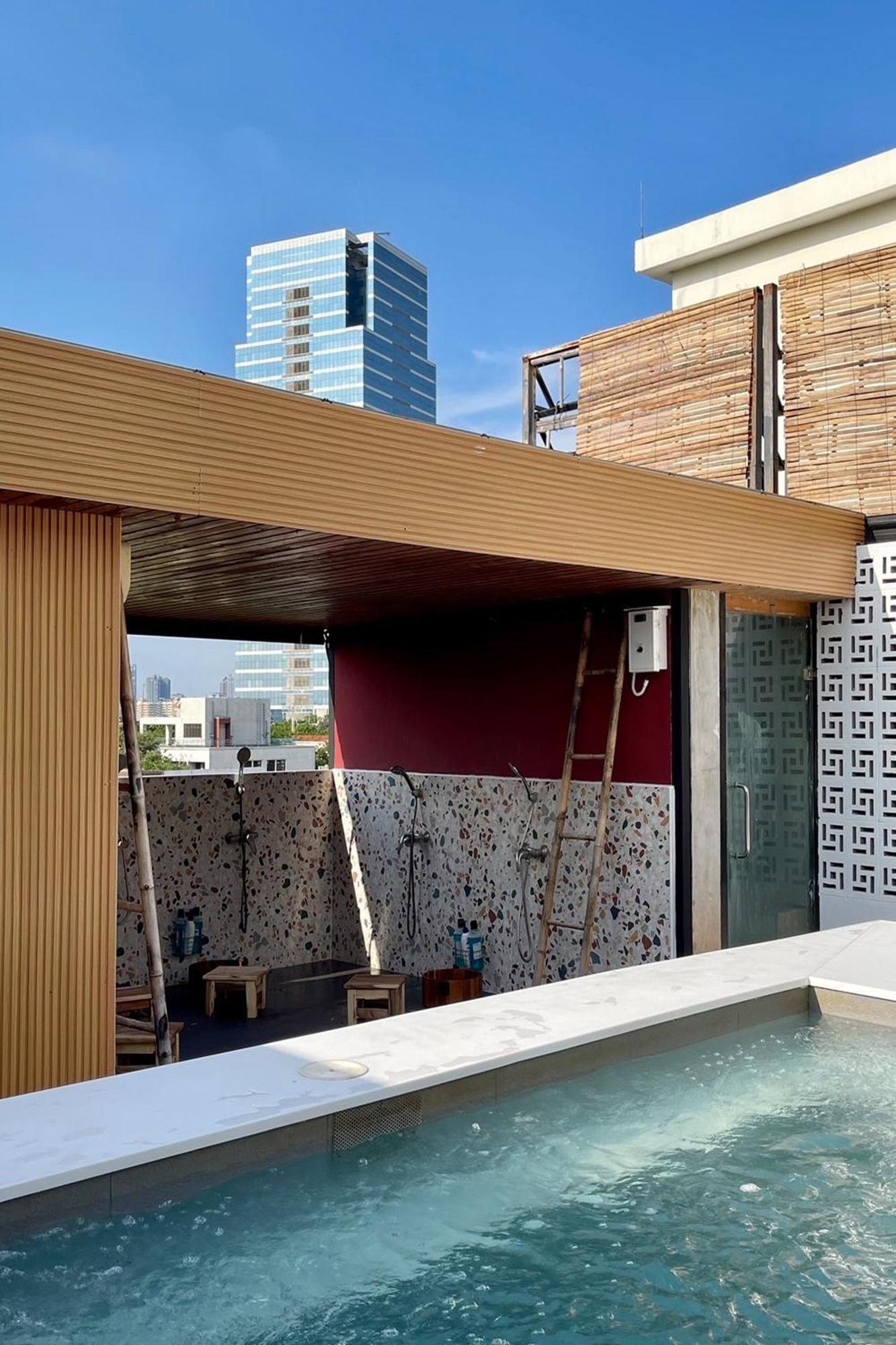 Blu Cabin Ari Stylish Gay Poshtel Bangkok Exterior photo