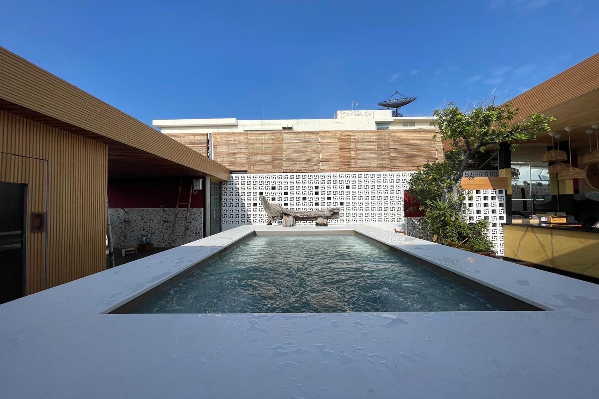 Blu Cabin Ari Stylish Gay Poshtel Bangkok Exterior photo