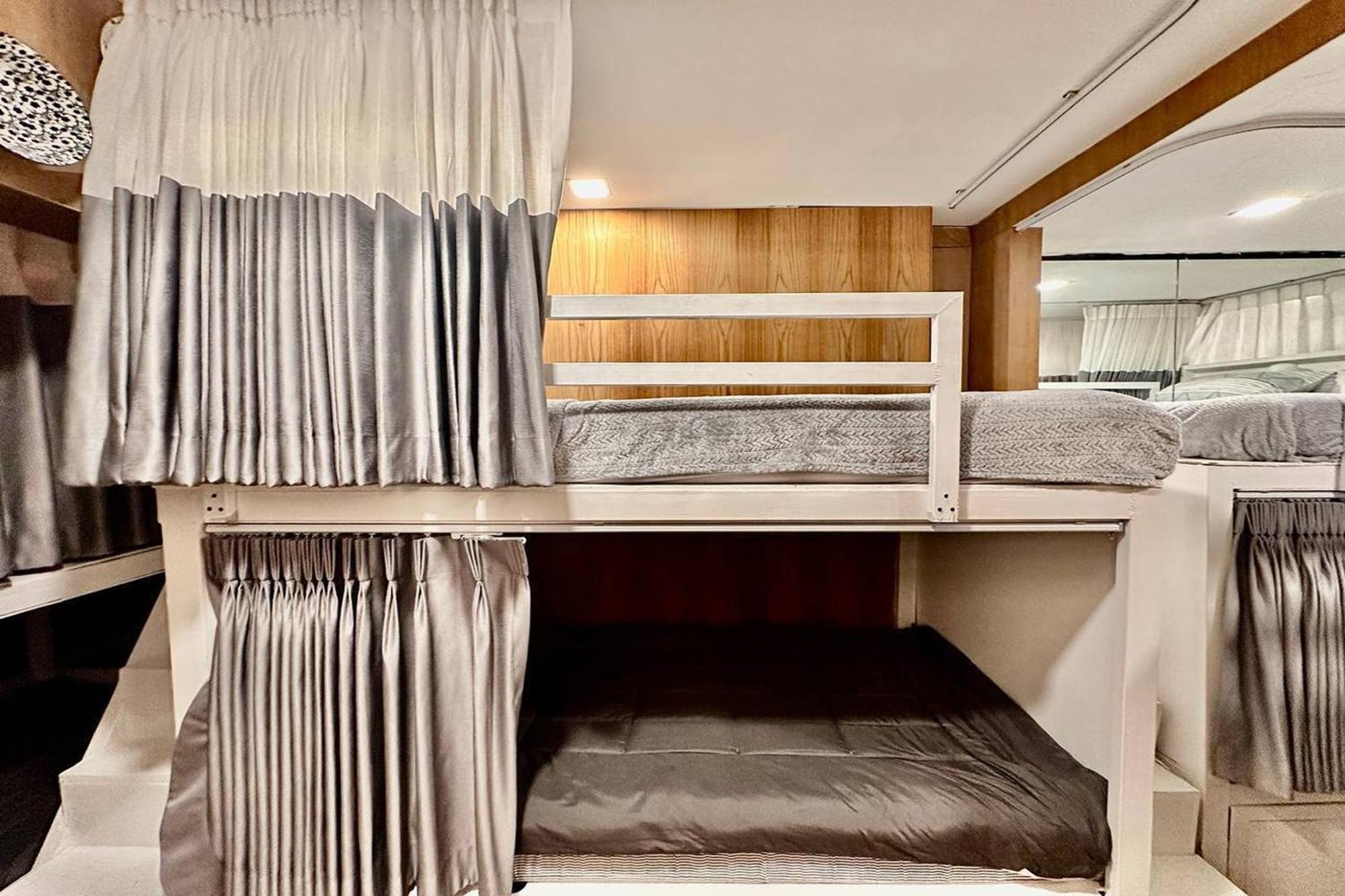 Blu Cabin Ari Stylish Gay Poshtel Bangkok Exterior photo