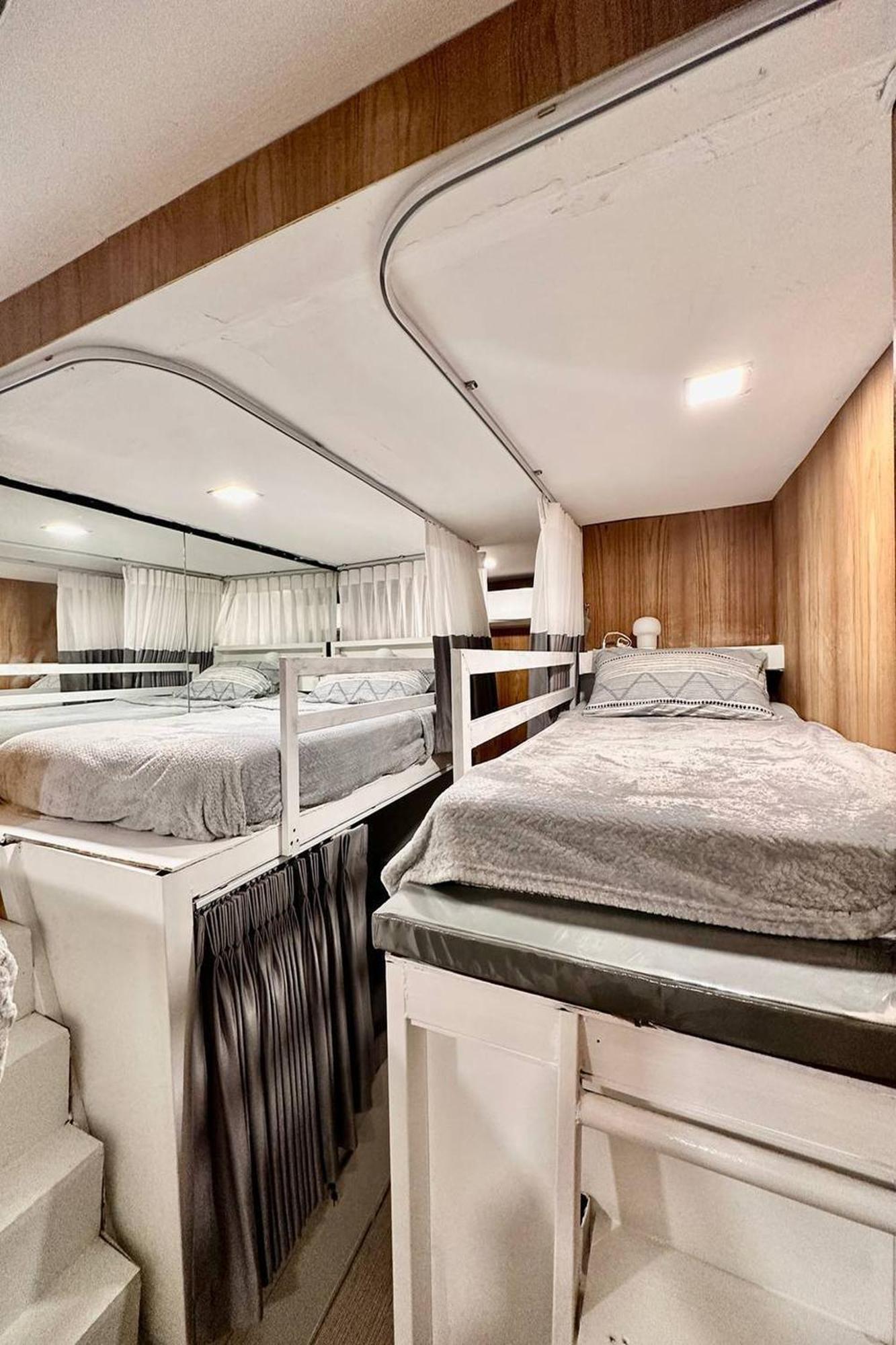 Blu Cabin Ari Stylish Gay Poshtel Bangkok Exterior photo