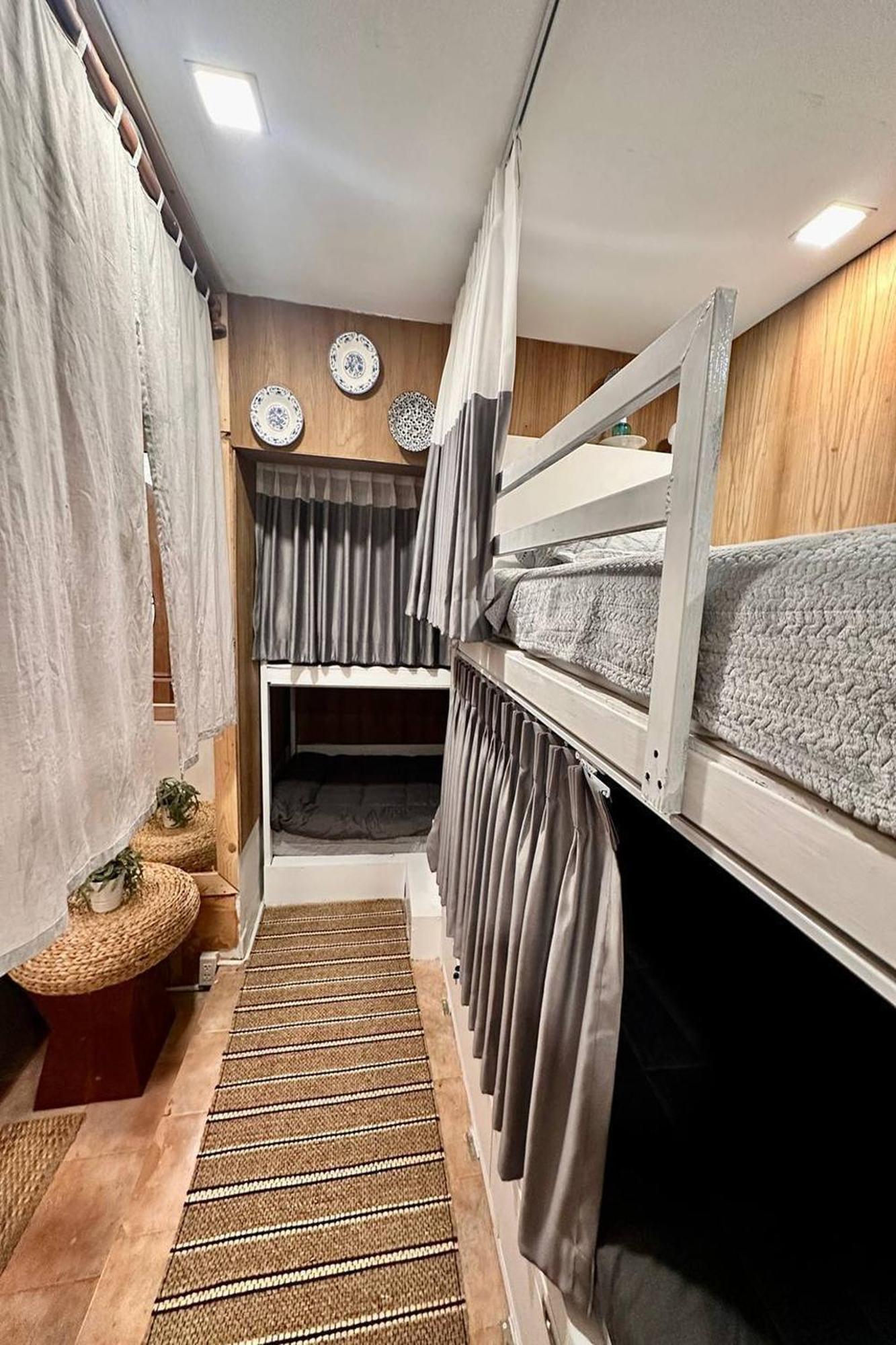 Blu Cabin Ari Stylish Gay Poshtel Bangkok Exterior photo