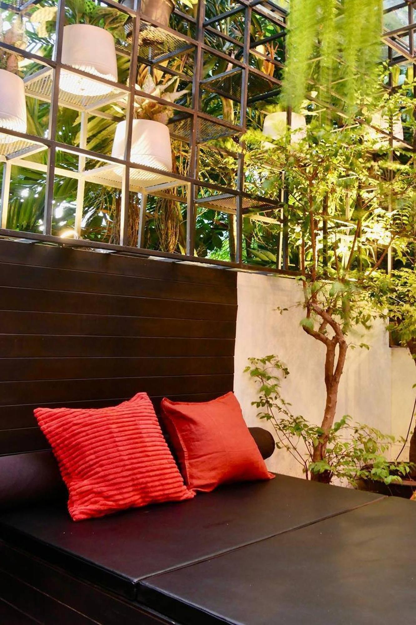 Blu Cabin Ari Stylish Gay Poshtel Bangkok Exterior photo
