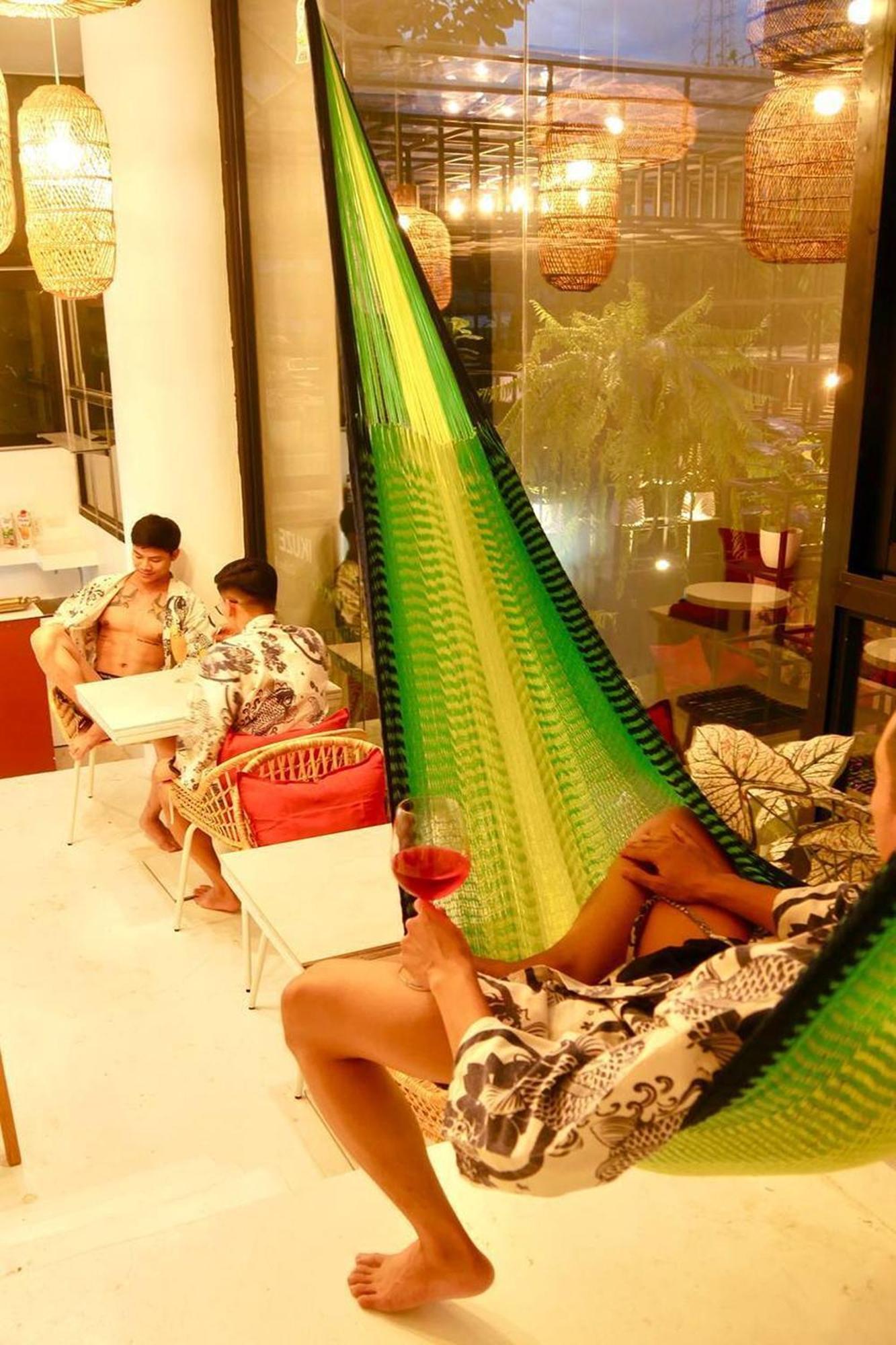 Blu Cabin Ari Stylish Gay Poshtel Bangkok Exterior photo