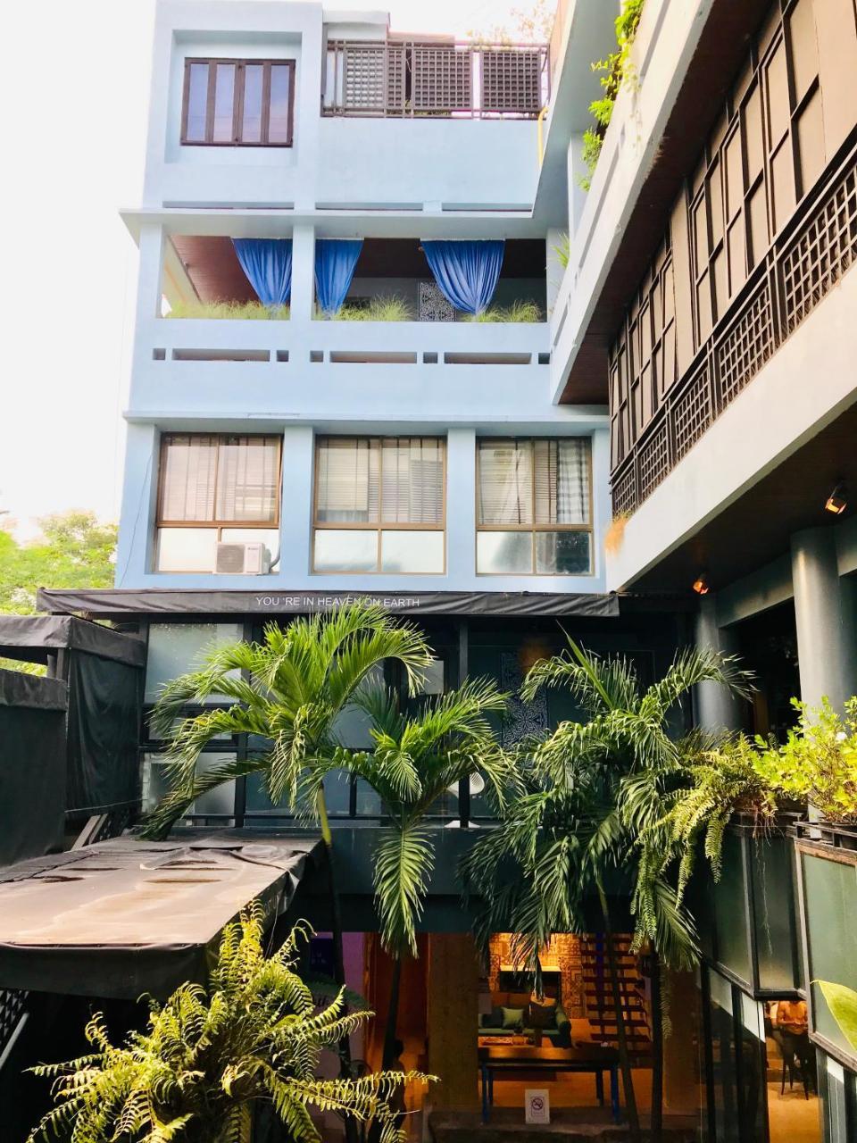 Blu Cabin Ari Stylish Gay Poshtel Bangkok Exterior photo