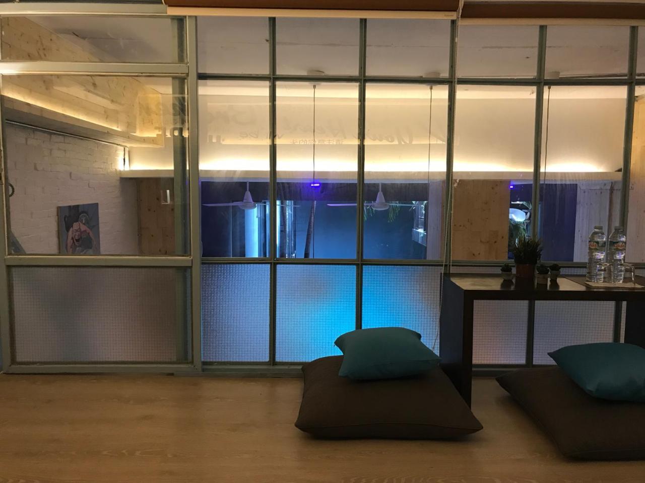 Blu Cabin Ari Stylish Gay Poshtel Bangkok Exterior photo