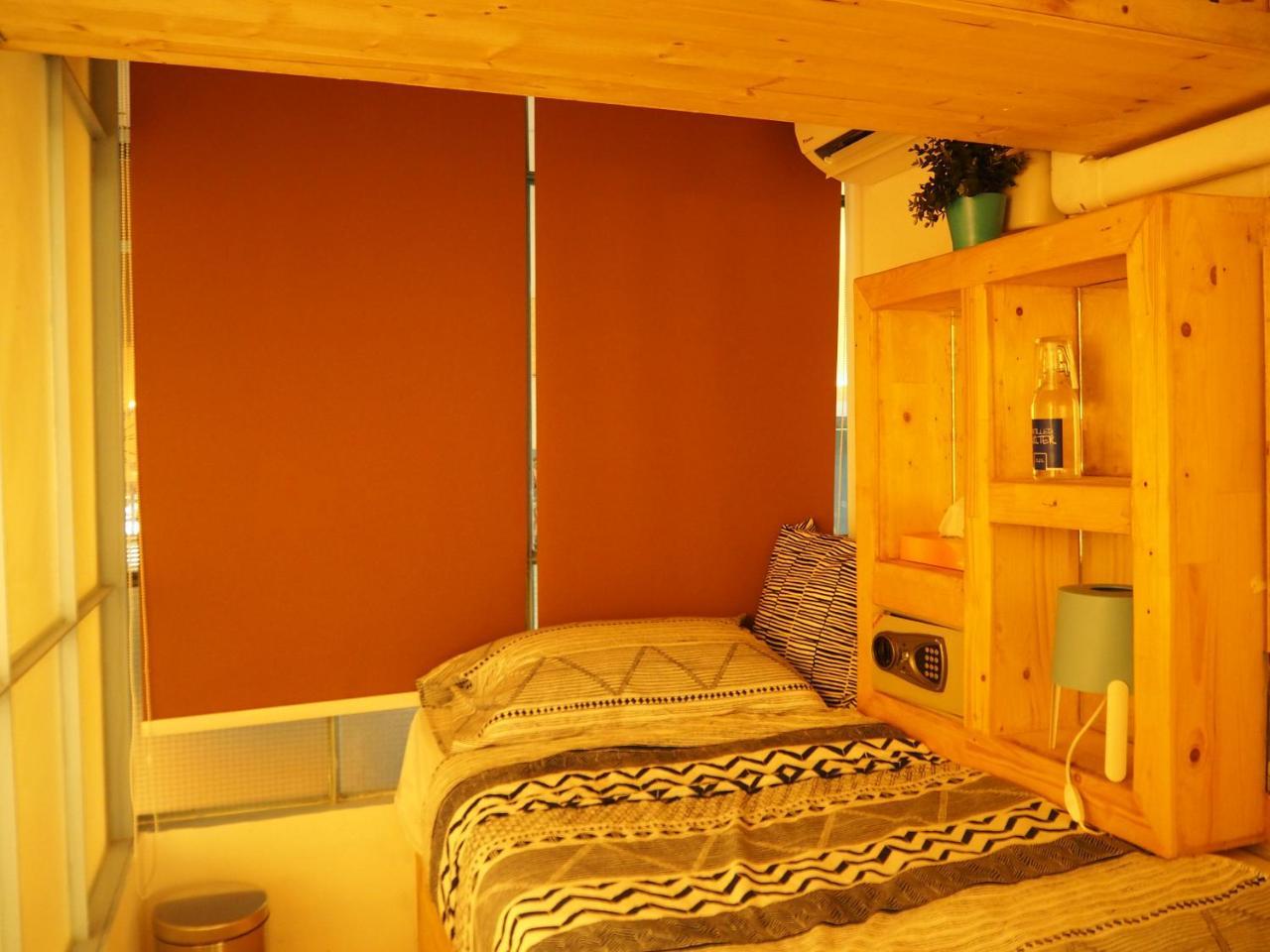 Blu Cabin Ari Stylish Gay Poshtel Bangkok Exterior photo