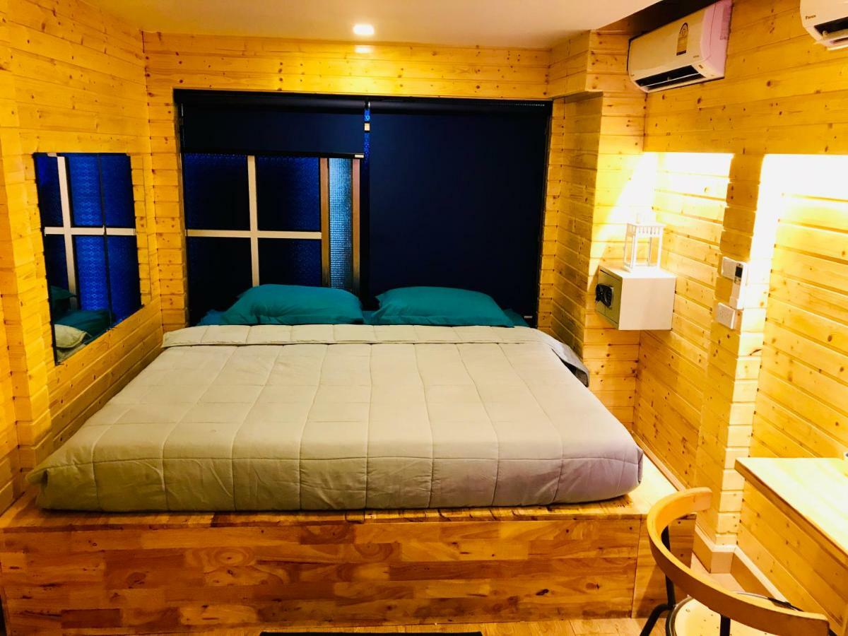 Blu Cabin Ari Stylish Gay Poshtel Bangkok Exterior photo