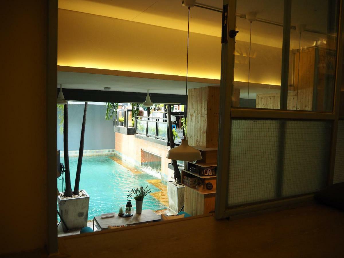 Blu Cabin Ari Stylish Gay Poshtel Bangkok Exterior photo